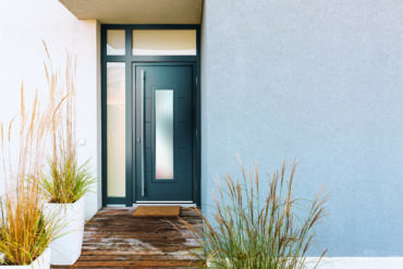 This stylish aluminium composite door offers a warm welcome with zero fuss—proving that aluminium composite doors can look incredible and stay that way with minimal maintenance